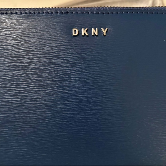 NWT DKNY Bryant Dome Crossbody Blue Top Zip Retail $148 - Picture 5 of 15